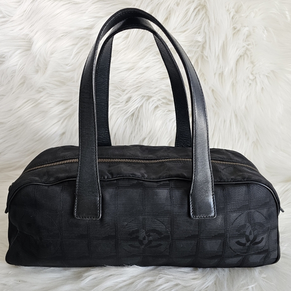 🖤 Chanel Nylon Purse 🖤 - Picture 1 of 15